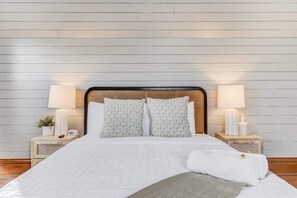 8 habitaciones, tabla de planchar con plancha, cuna de viaje y wifi