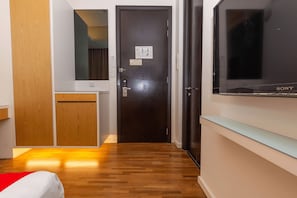Quarto duplo superior | Cofres nos quartos, escrivaninha, espaço de trabalho para notebook