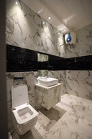Deluxe Room, 1 King Bed | Bathroom | Free toiletries, slippers