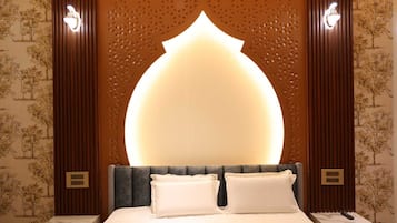 Deluxe Room, 1 King Bed | 1 bedroom, free WiFi