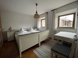 1 bedroom, internet, bed sheets