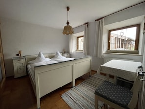 1 bedroom, internet, bed sheets