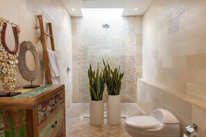 Bathroom - Villa Mia in Central Canggu (Canggu)