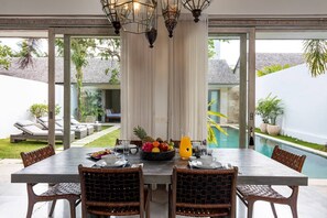 Villa, 3 Bedrooms, Smoking, Private Pool | Tempat makan
