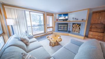 Condo (Liftside 201) | Exterior
