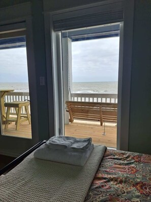 5 bedrooms, iron/ironing board, WiFi, bed sheets