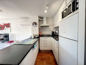 Fridge, microwave, coffee/tea maker, toaster