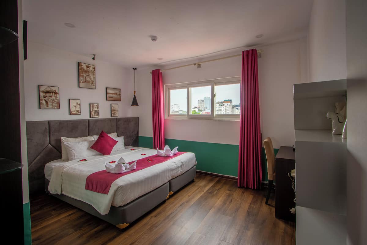 Deluxe Double or Twin Room | Minibar, in-room safe, individually decorated, individually furnished