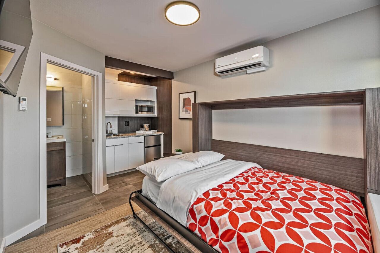 Downtown Elegance: Stylish Midtown Studio Getaway