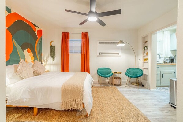 アイロン / アイロン台、WiFi (無料)、ベッドシーツ