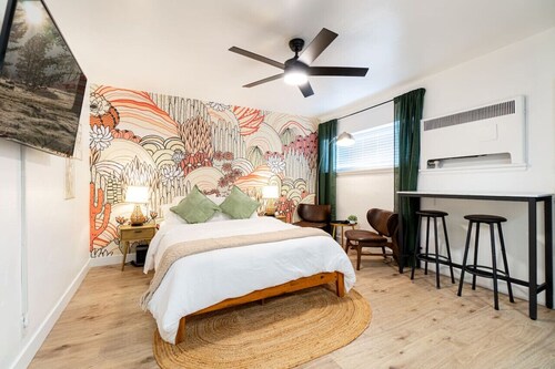 Riverside Glam: Stylish Urban Escape