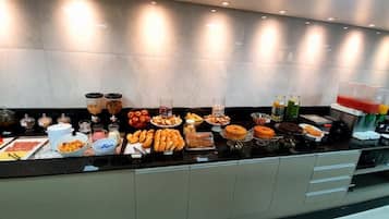 包含每日自助早餐