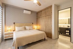 2 bedrooms, WiFi, bed sheets, wheelchair access - Chic & Spacious 2BR/2BA - Great Location! (Privada del Agua)