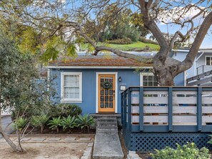 Exterior - Renovated Blue Cottage 5 mins from Downtown San Diego (San Diego)