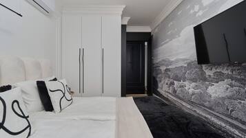 1 bedroom, bed sheets