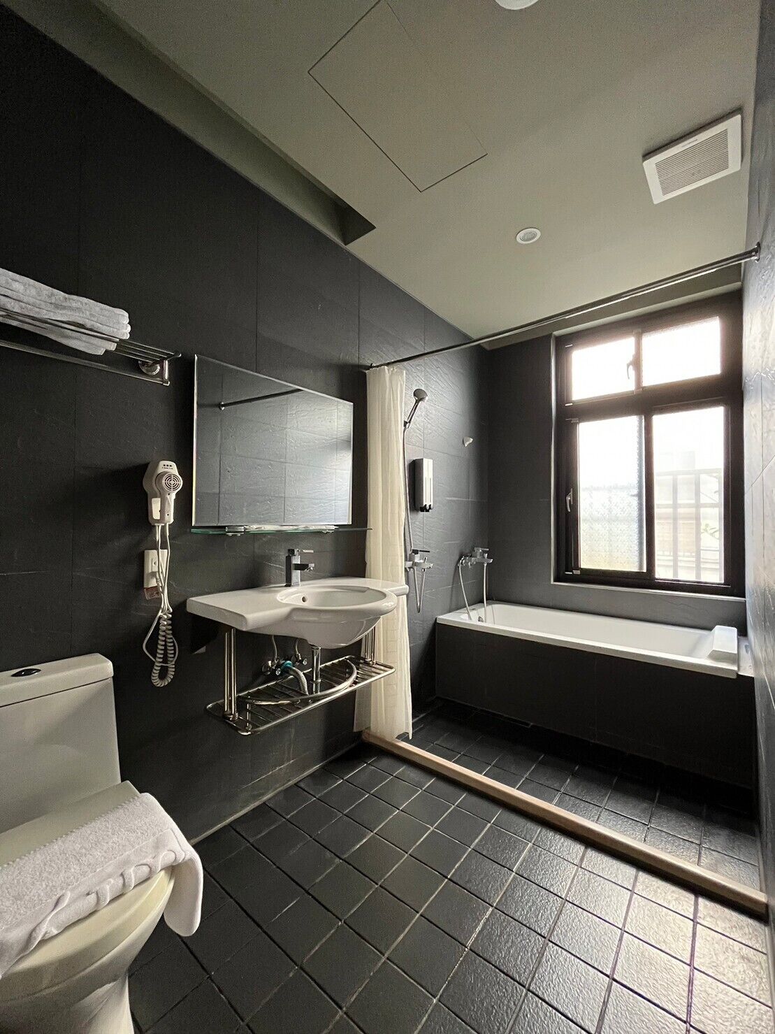 Family Quadruple Room | Bathroom | Towels