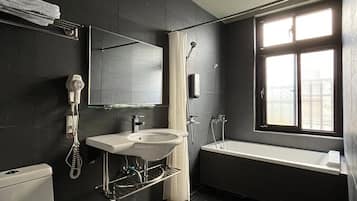 Family Quadruple Room | Bathroom | Towels