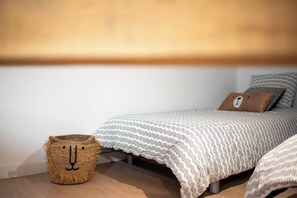 1 bedroom, travel cot, WiFi, bed sheets