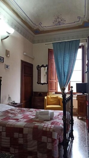 Habitación individual | Escritorio, tabla de planchar con plancha, wifi gratis