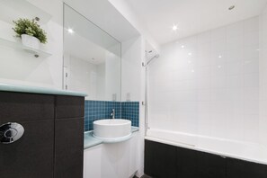 Apartment | Bathroom - King's Cross Penthouse by MoreThanStays (London)