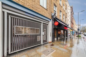 Property entrance - King's Cross Penthouse by MoreThanStays (London)