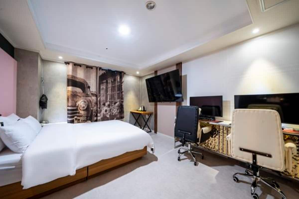 Standard | Free WiFi, bed sheets