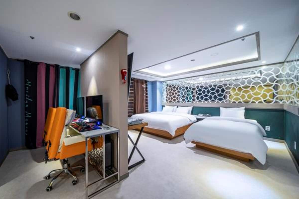 Premium Twin | Free WiFi, bed sheets