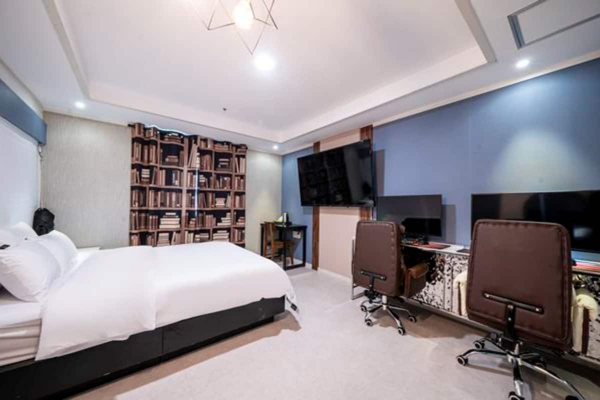 Deluxe | Free WiFi, bed sheets