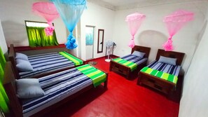 Family Quadruple Room | Desk, blackout drapes, iron/ironing board - Sewana Guest INN (Wellawaya)