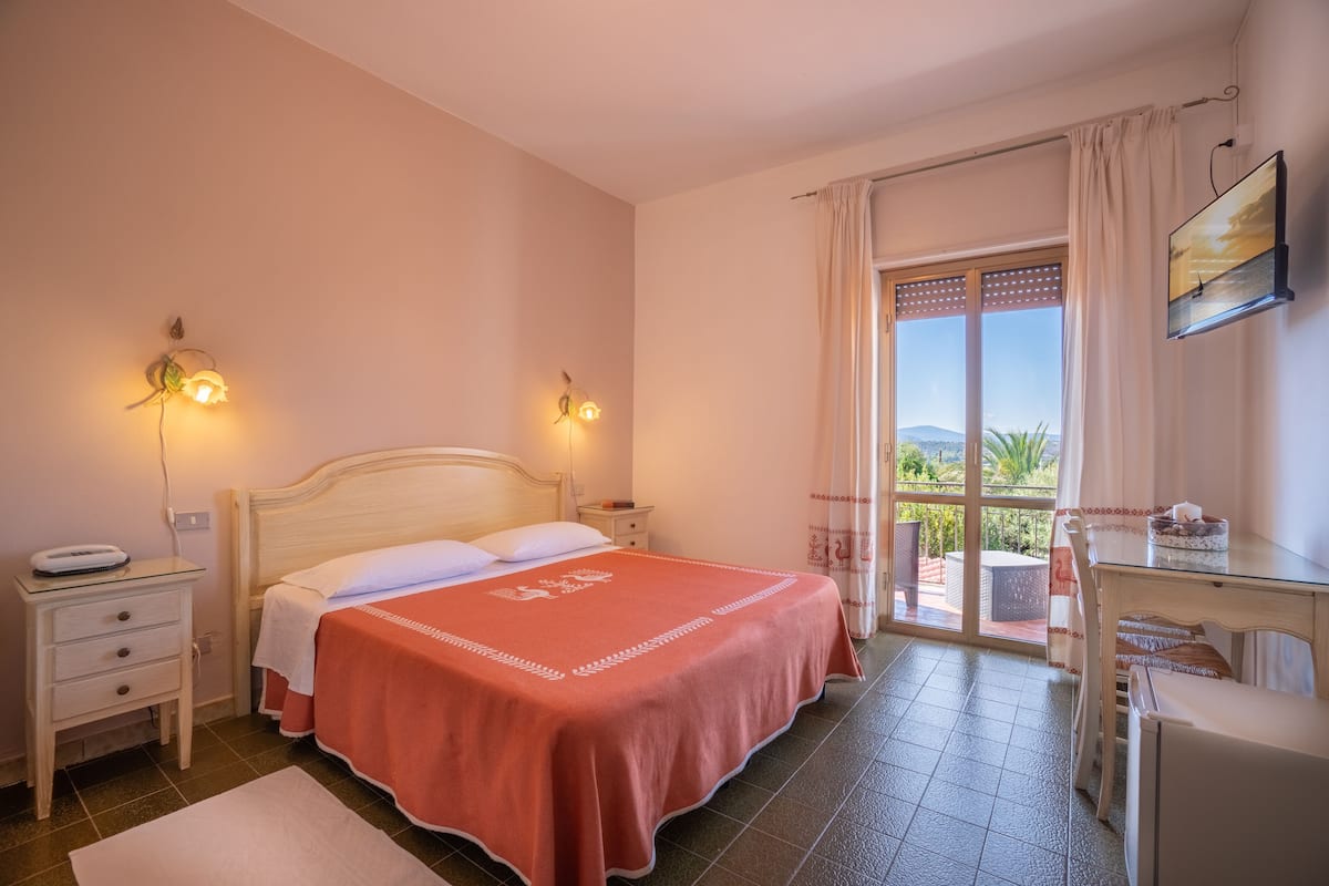 Traditional Double Room | In-room safe, desk, free WiFi