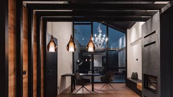 Suite | 1 bedroom, in-room safe, desk, soundproofing