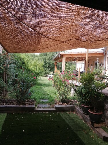 maisonnette - studio avec terrasse pleine nature: Les Vans et Chassezac