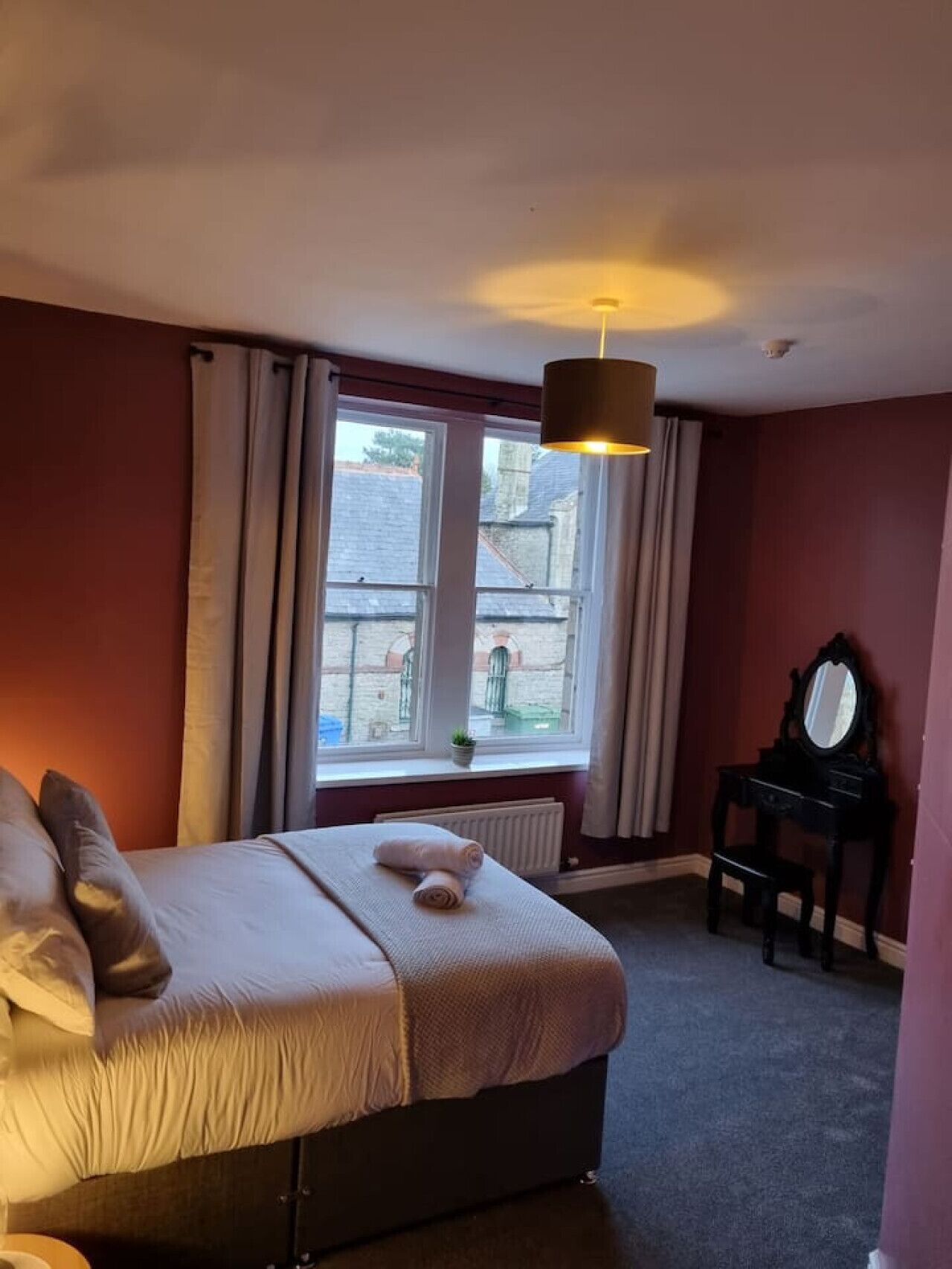 1 bedroom, desk, iron/ironing board, WiFi