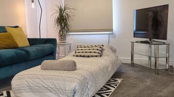 1 sovrum, skrivbord, strykjÀrn/strykbrÀda och wi-fi