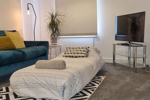 1 bedroom, desk, iron/ironing board, WiFi - No3 Spacious Apartment, Cockermouth. (Cockermouth, Lake District, United Kingdom)