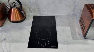 KylskÄp, mikrovÄgsugn, ugn och spishÀll