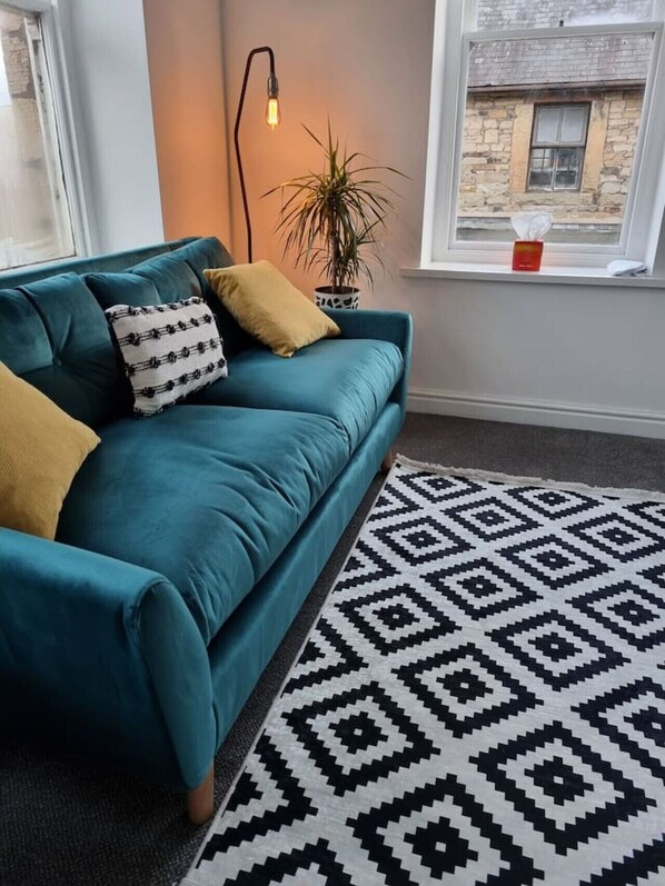 TV - No3 Spacious Apartment, Cockermouth. (Cockermouth, Lake District, United Kingdom)