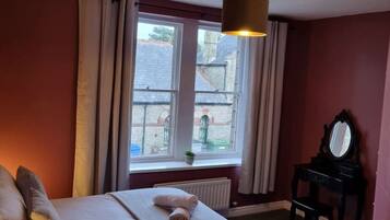 1 bedroom, desk, iron/ironing board, WiFi