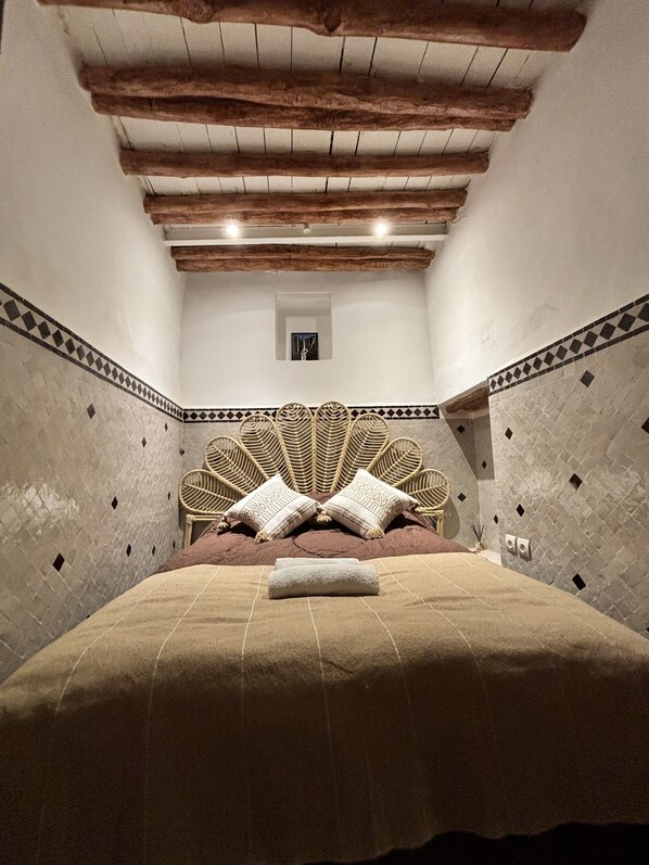 2 bedrooms, desk, iron/ironing board, travel cot - Dar Kamilya. Maison au Centre de la Medina (Marrakech)