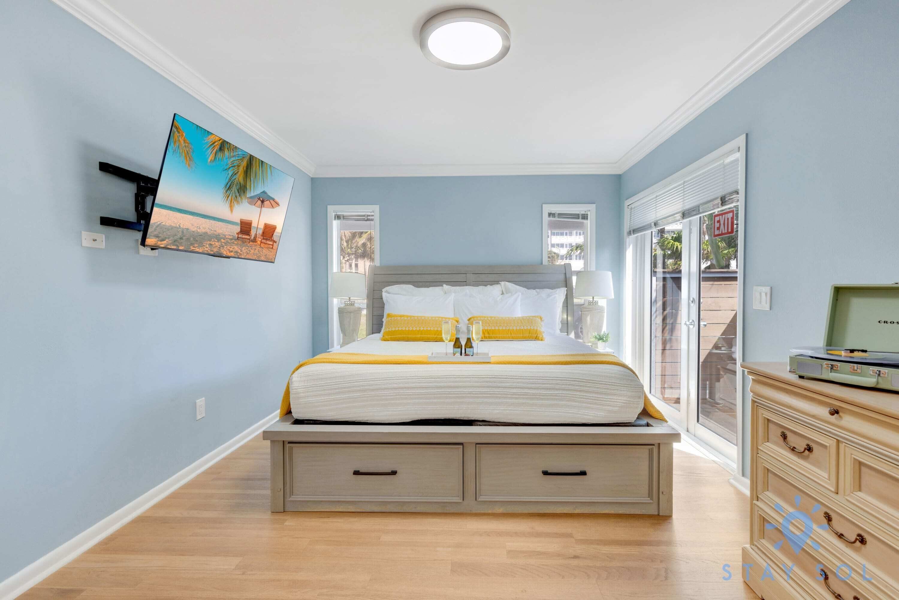 3 habitaciones, tabla de planchar con plancha, wifi y ropa de cama 