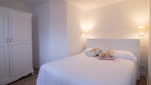 Room - TERCERO A - 3 A -APARTAMENTOS ALMADA - Plaza del Pilar (Zaragoza)