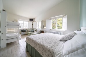 4 habitaciones, tabla de planchar con plancha, wifi y ropa de cama 