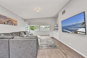 Smart TV, offices