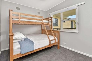 4 Schlafzimmer, Schreibtisch, WLAN, Bettwäsche