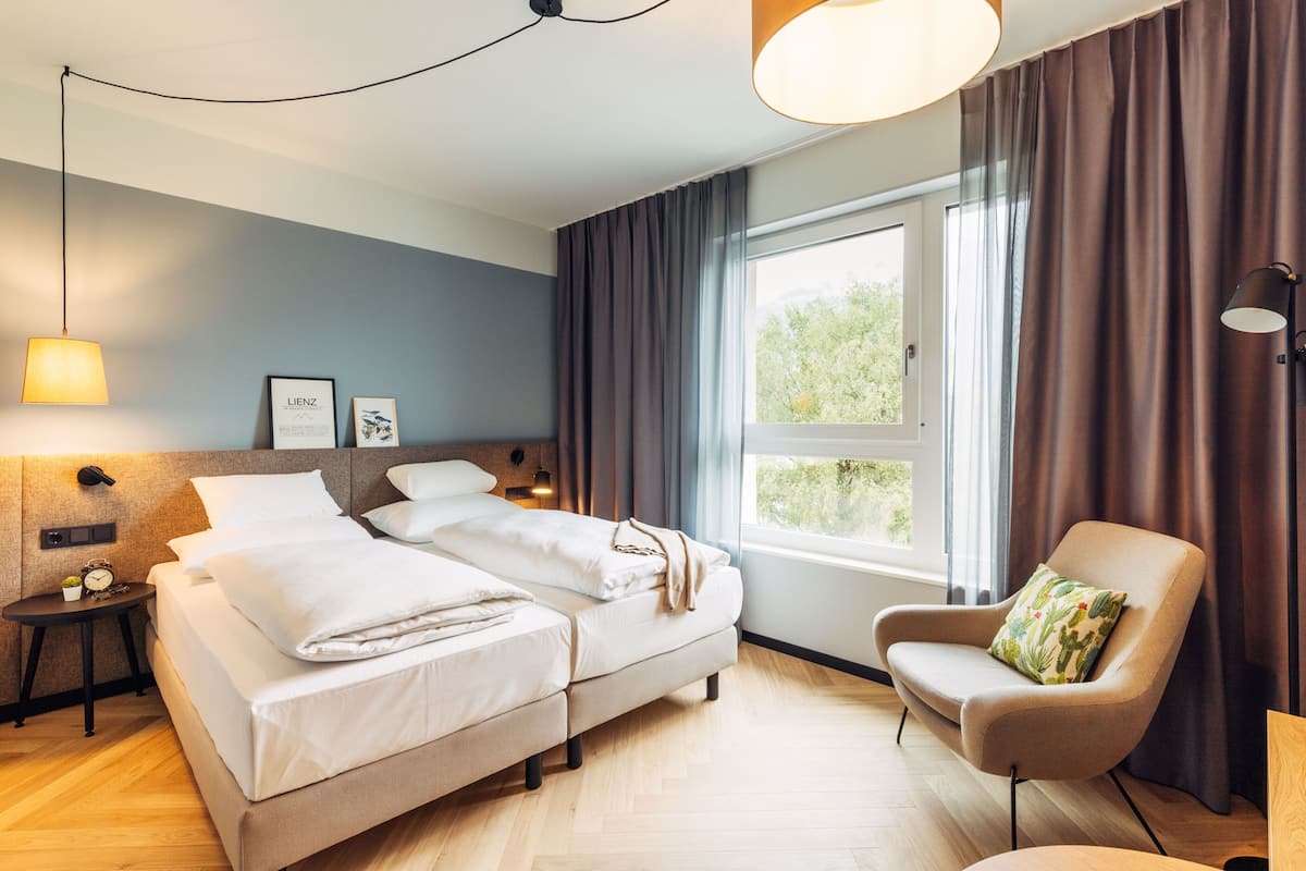 Down duvets, in-room safe, blackout curtains, soundproofing