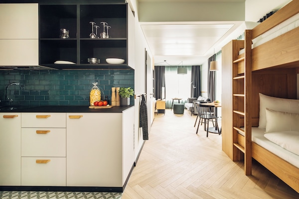 Een microgolfoven, een waterkoker