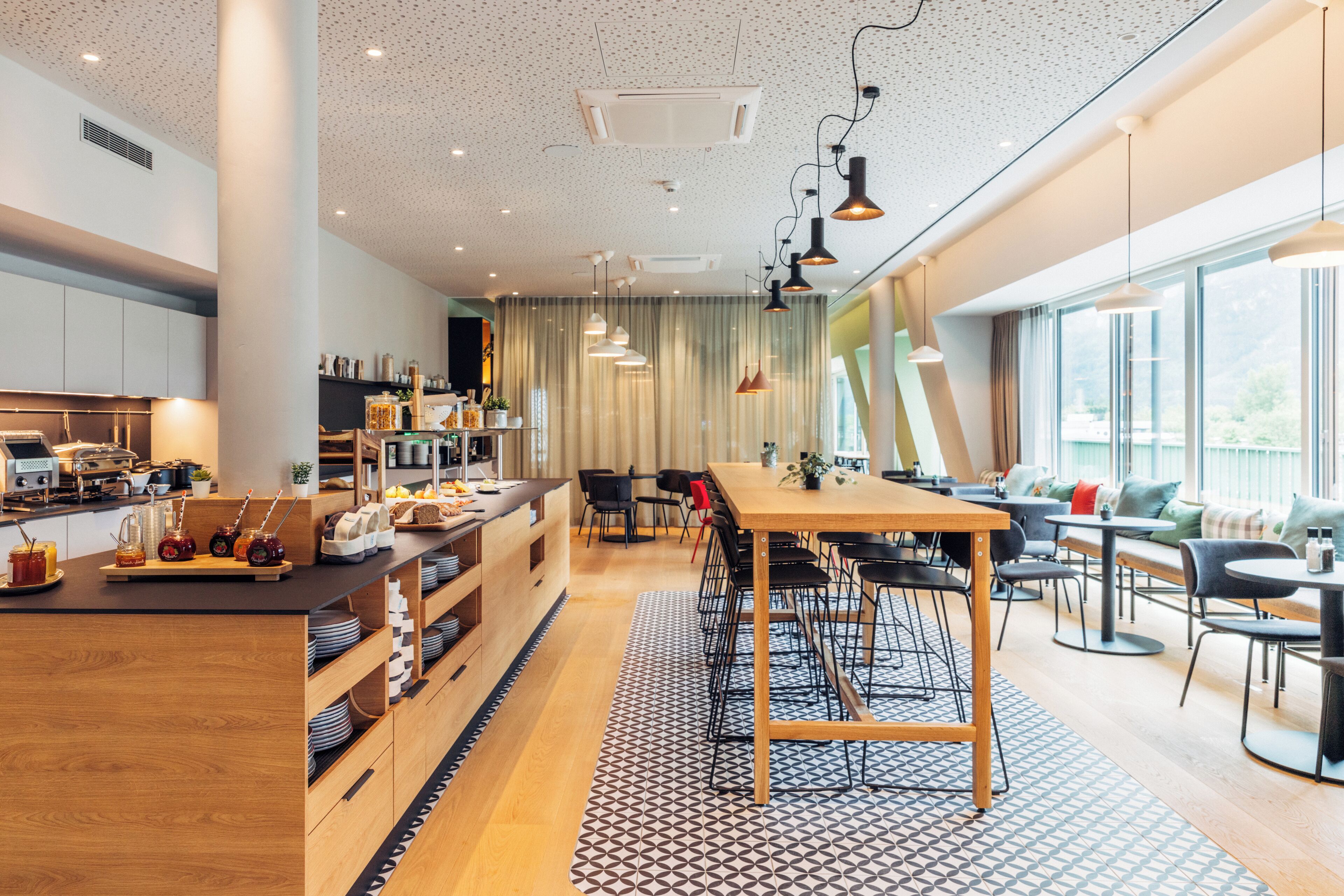 Colazione a buffet, servita tutte le mattine (16 EUR a persona) 