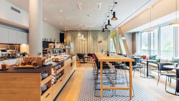 Dagelijks ontbijtbuffet (EUR 18 per persoon)