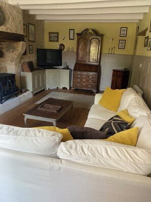 智能電視、DVD 播放機、書籍、影像庫