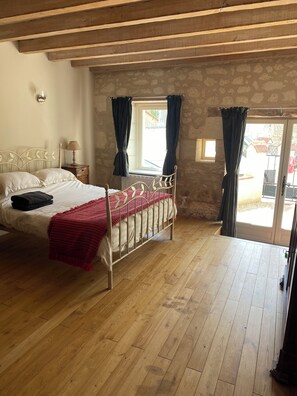 4 chambres, fer et planche à repasser, lit parapluie, Wi-Fi gratuit